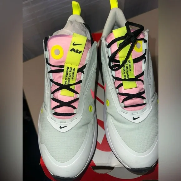 Barely Green/Black-Volt-Sunset Pulse- Size 10 - Picture 12 of 14